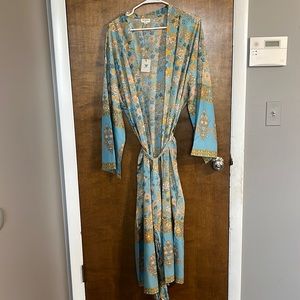 World Market one size floral robe. NWT.